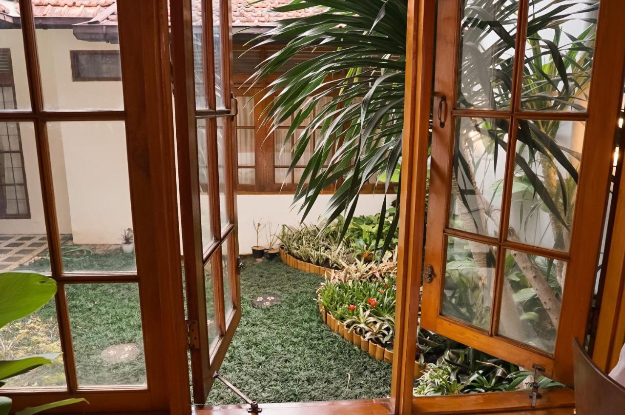 Bed and Breakfast Roemah Renjana Bandung Esterno foto