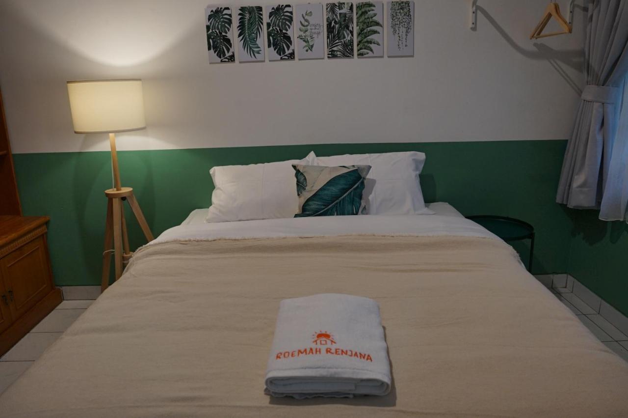 Bed and Breakfast Roemah Renjana Bandung Esterno foto