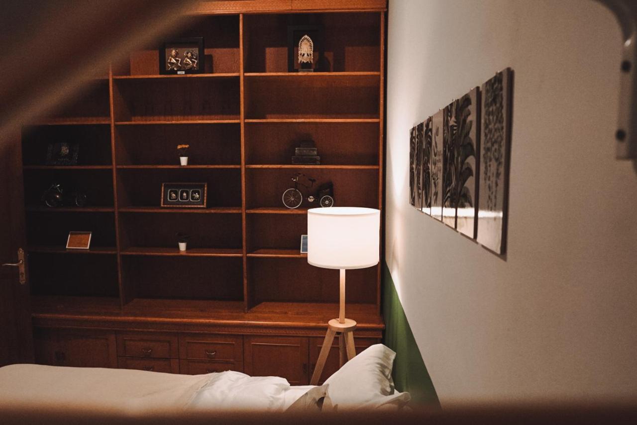 Bed and Breakfast Roemah Renjana Bandung Esterno foto
