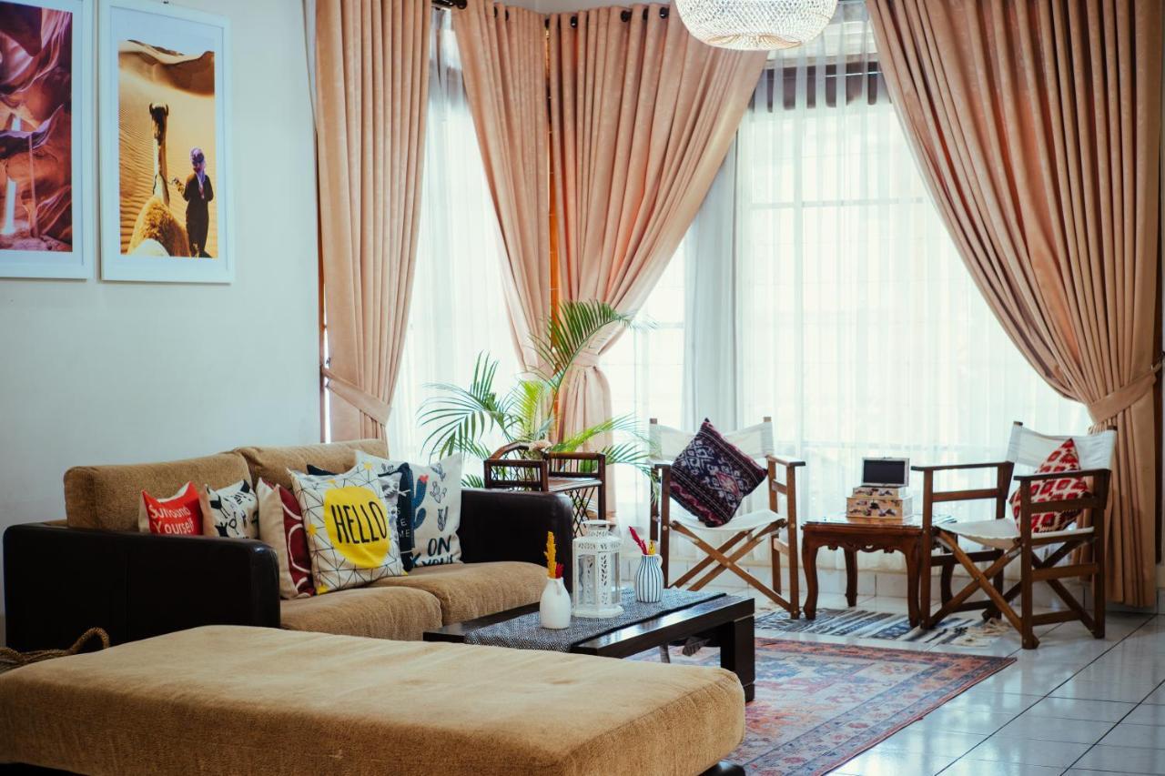 Bed and Breakfast Roemah Renjana Bandung Esterno foto