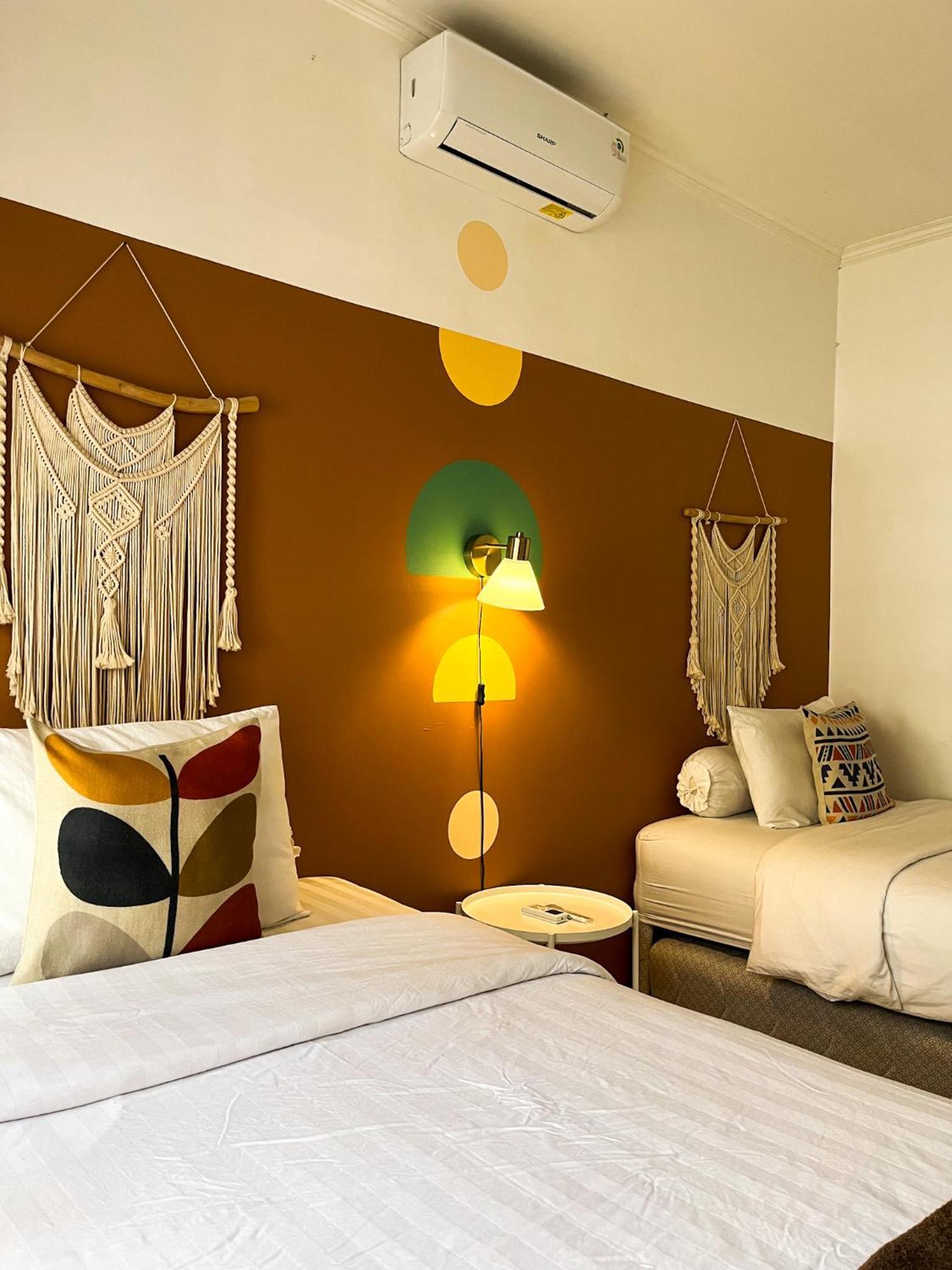 Bed and Breakfast Roemah Renjana Bandung Esterno foto