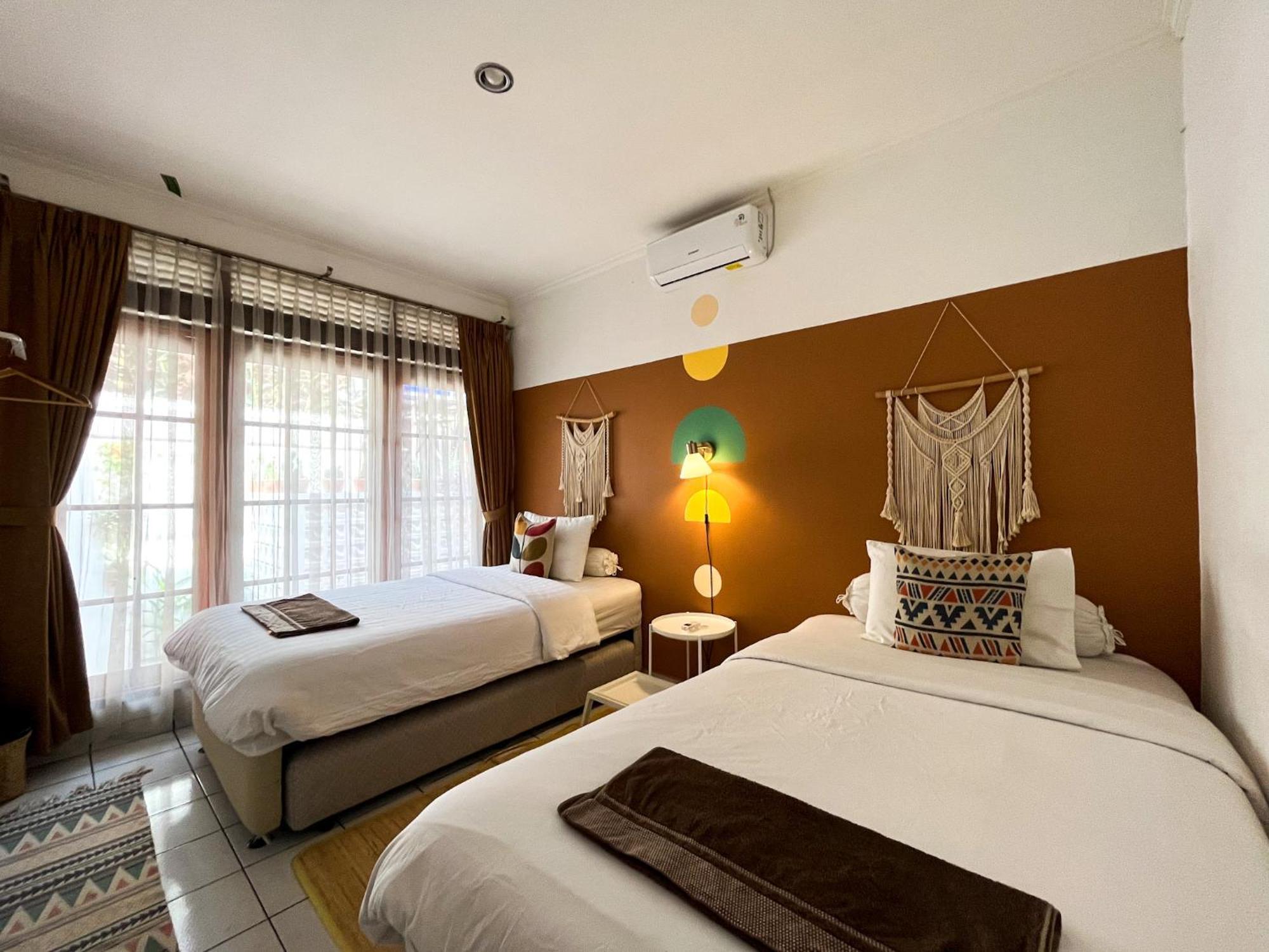 Bed and Breakfast Roemah Renjana Bandung Esterno foto