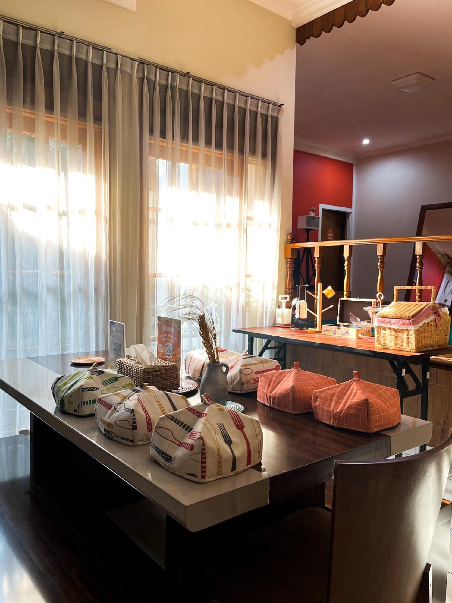 Bed and Breakfast Roemah Renjana Bandung Esterno foto