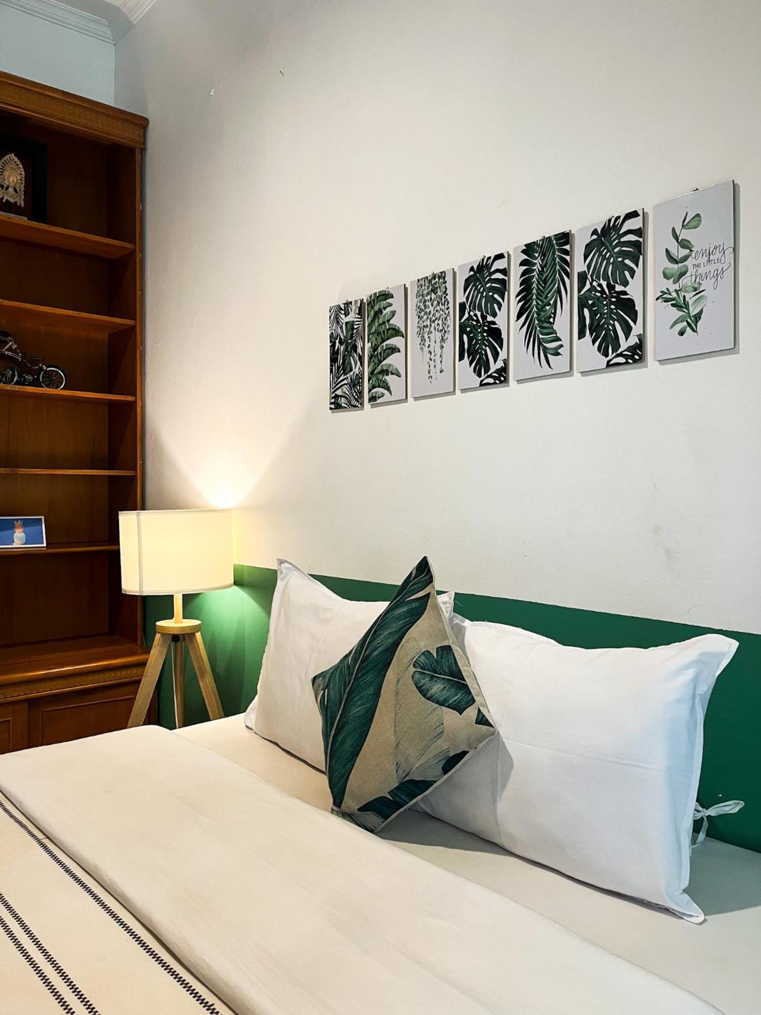 Bed and Breakfast Roemah Renjana Bandung Esterno foto