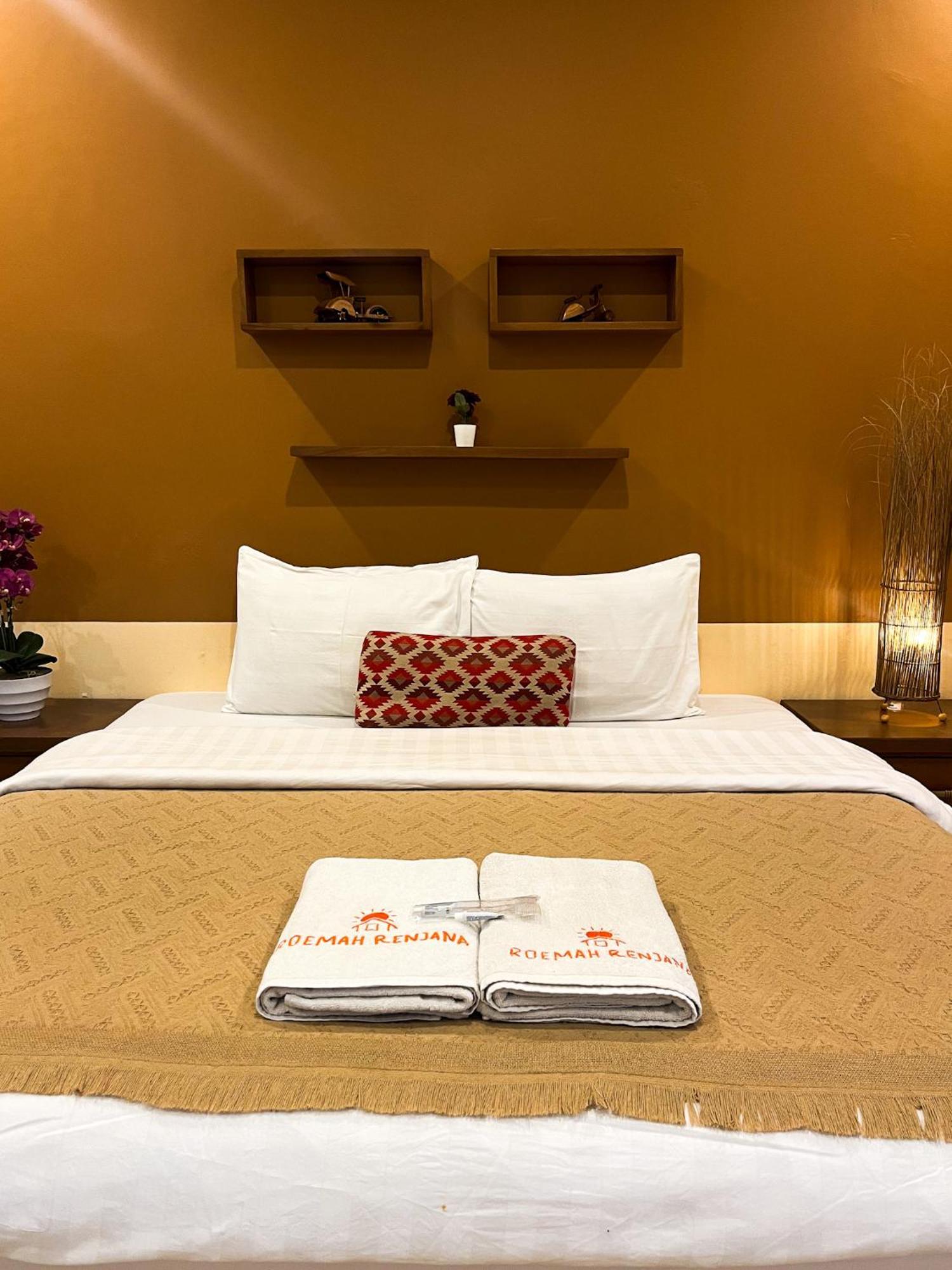 Bed and Breakfast Roemah Renjana Bandung Esterno foto