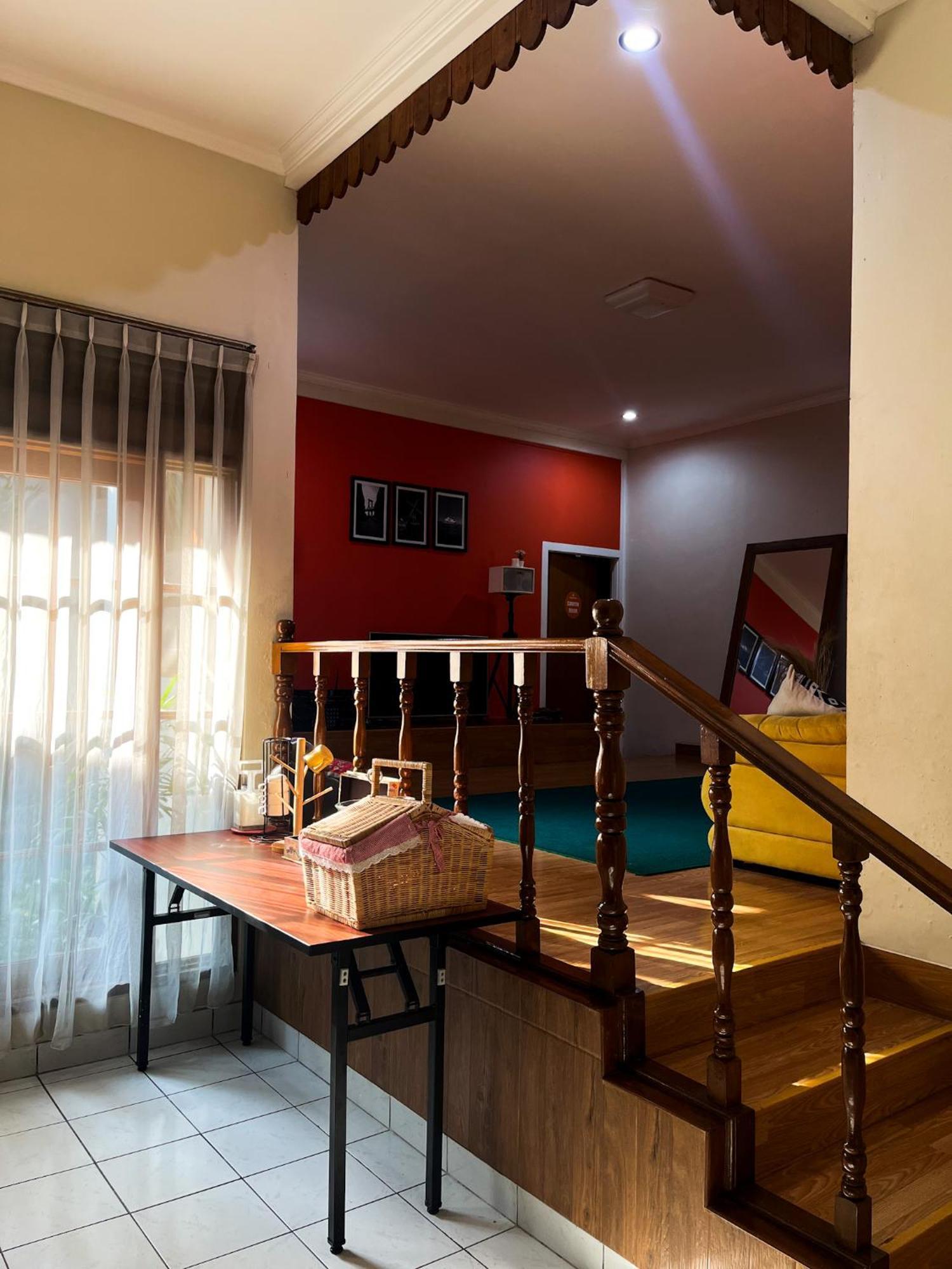 Bed and Breakfast Roemah Renjana Bandung Esterno foto