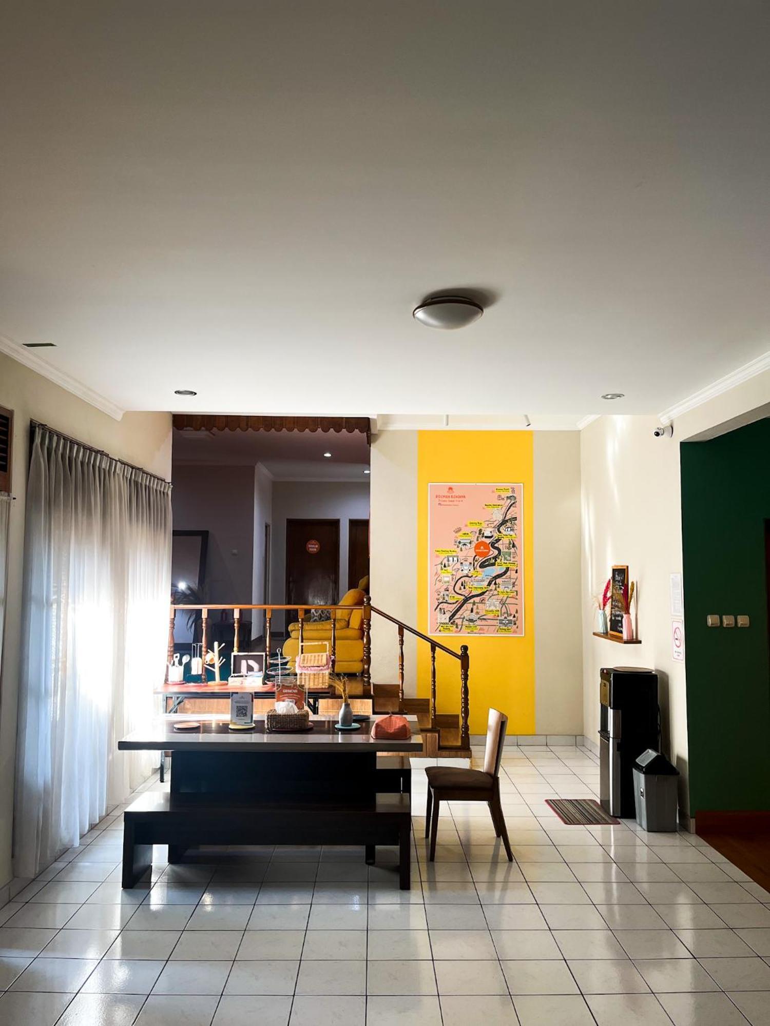 Bed and Breakfast Roemah Renjana Bandung Esterno foto
